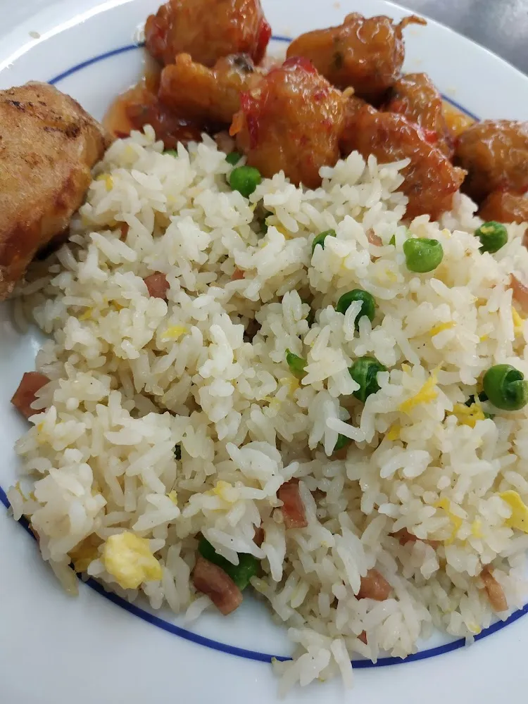 Mon Plat Principal Riz Cantonais Avec Boulette de Poulet Sauce Pimentée